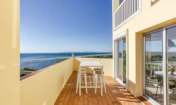 Empuriabrava Apartamento | Apartamento vacacional "Empuriavida" con vistas al mar, terraza privada y Wi-Fi