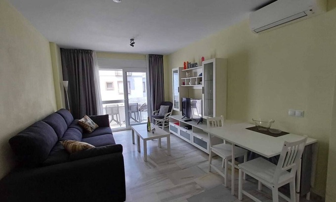 Torrox Costa Apartamento | Apartamento vacacional 'Casa Cox Laguna Beach Torrox Costa' con vistas al mar