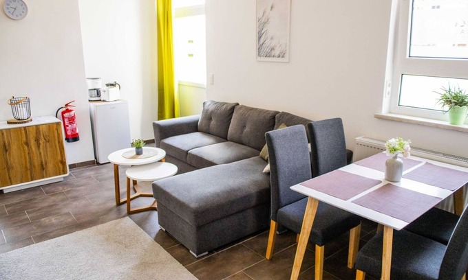 Neukalen Apartamento | Apartamento vacacional 'Para 2 - 4 personas' con terraza comunitaria y Wi-Fi