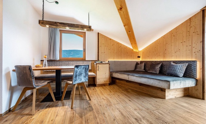 Terento Apartamento | Apartamento vacacional "Forchnerhof Apt 3" con vistas a la montaña, 2 terrazas privadas y Wi-Fi