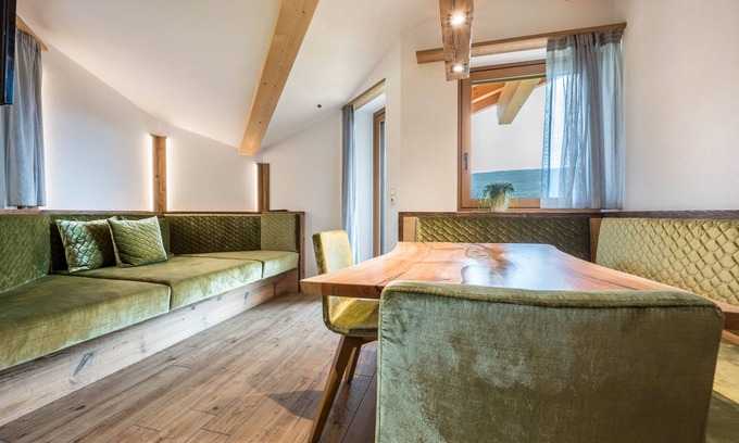 Terento Apartamento | Apartamento vacacional "Forchnerhof 4" con vistas a la montaña, 2 terrazas privadas y Wi-Fi