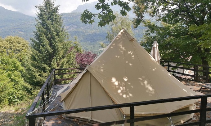 Bene Lario Alquiler De RV | Apartamento vacacional "Glamping C Selva Tenda Castagno" con piscina privada