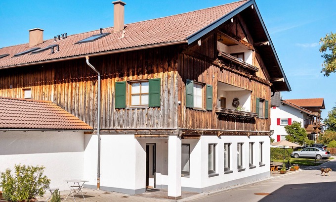 Rosshaupten Apartamento | Holiday Apartment Götz, Accessible with Private Terrace.