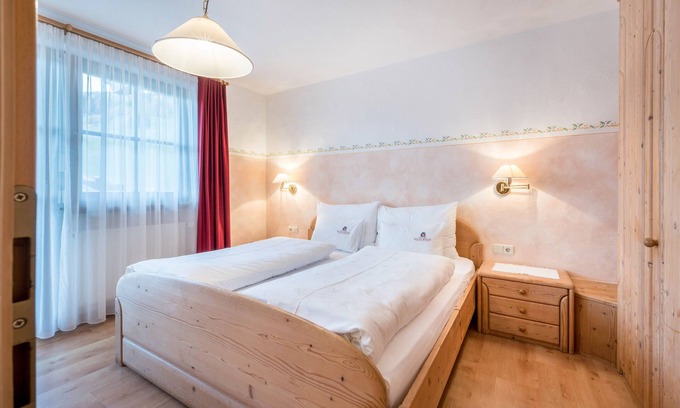 Valle San Silvestro Apartamento | Apartamento vacacional "Haus zur Vogelweide App 3" con vistas a la montaña, balcones y Wi-Fi