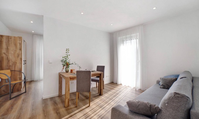 Tirolo Apartamento | Apartamento vacacional "Haus Vergissmeinnicht" con vistas a la montaña, jardín y Wi-F