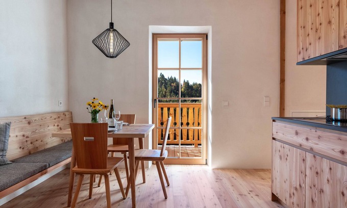 Petersberg Apartamento | Apartamento vacacional Hof im Thal Apt Lärche con vistas a la montaña, balcón y Wi-Fi