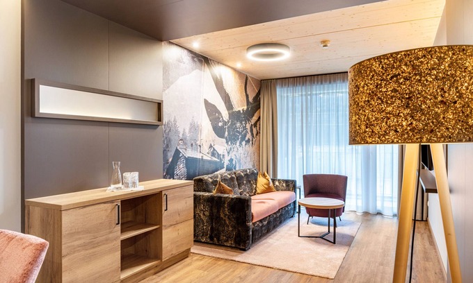 Pflach Apartamento | Apartamento vacacional "Hotel Zum Schwanen - 1" con vistas a la montaña, balcón y Wi-Fi