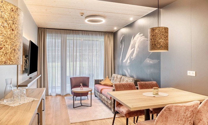 Pflach Apartamento | Apartamento vacacional "Hotel Zum Schwanen - 2" con vistas a la montaña, balcón y Wi-Fi