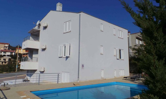 Ribarica Apartamento | Holiday apartment with use of pool