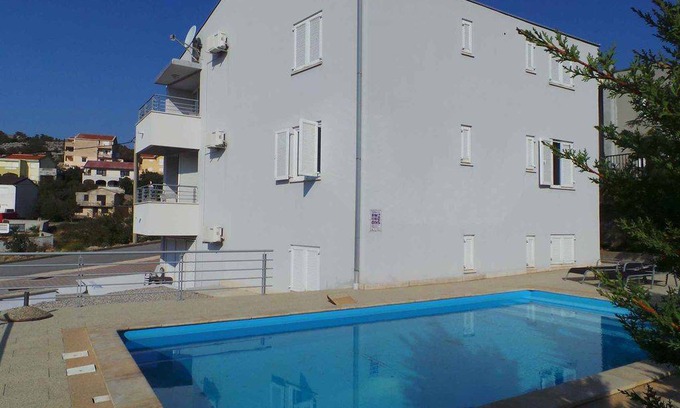 Ribarica Apartamento | Holiday apartment with use of pool and balcony