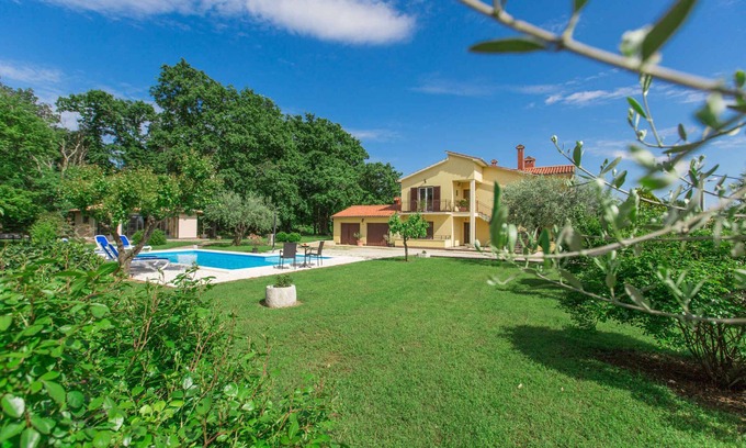 Susnjici Apartamento | Apartamento vacacional con piscina y amplio jardín