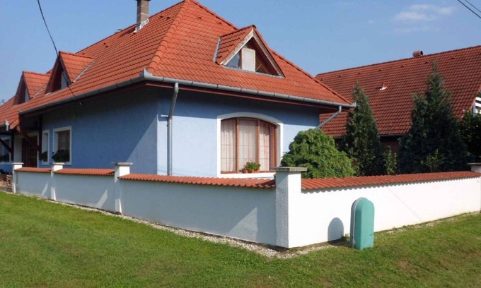Balatonbereny Apartamento | Apartamento vacacional con piscina, grill y lavavajillas