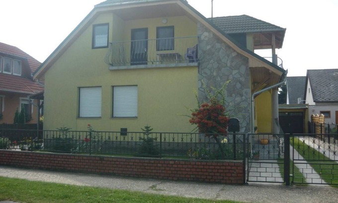 Balatonboglar Apartamento | Apartamento de vacaciones Balatonboglár para 4 personas con 3 dormitorios - Apartamento en casa unif