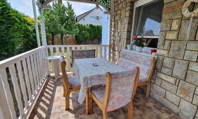Balatonfured Apartamento | Apartamento vacacional con terraza e inalámbrico