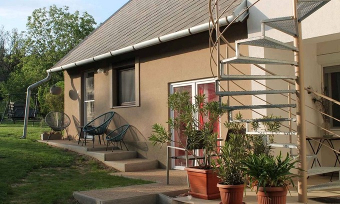 Balatongyorok Apartamento | Apartamento vacacional con jardín y acceso a Internet