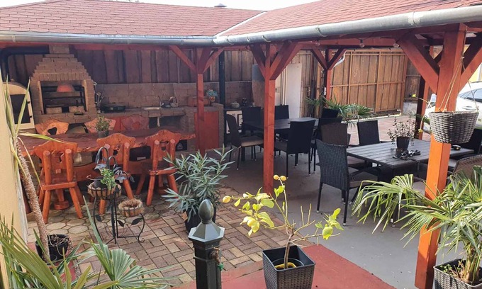 Balatonlelle Apartamento | Apartamento vacacional con barbacoa y tenis de mesa