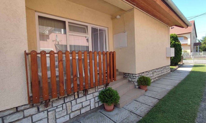 Balatonszemes Apartamento | Apartamento vacacional cerca de la playa en una calle tranquila