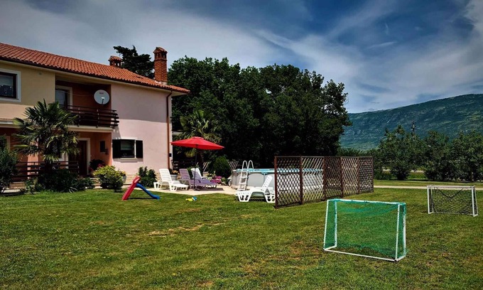 Polje Cepic Apartamento | Apartamento vacacional en un lugar tranquilo con uso de conjunto de conjuntos