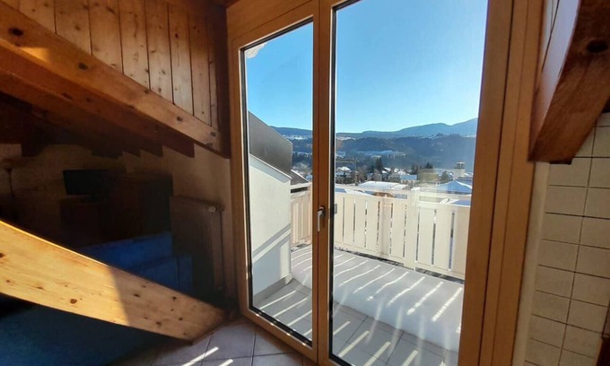 Brez Apartamento | Holiday apartment in light and large attic flat with wooden beams