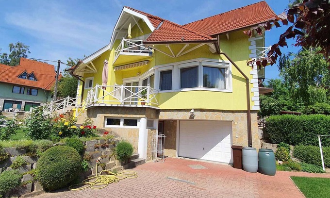 Fonyod Apartamento | Apartamento vacacional en una zona tranquila con jardín