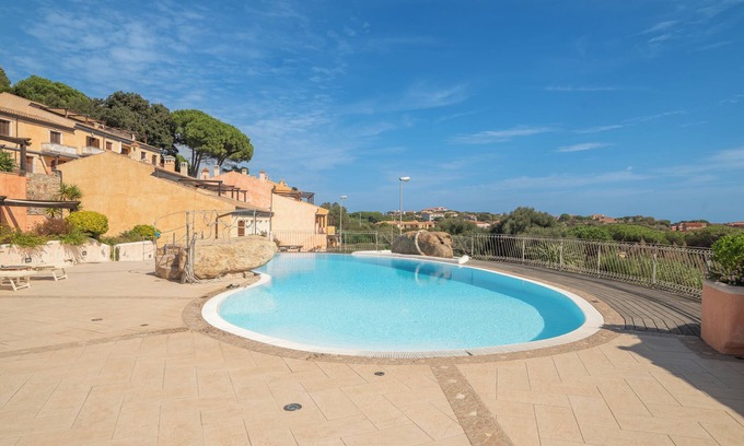 La Maddalena Apartamento | Apartamento vacacional "A 101 Puntavilla Mare" con piscina