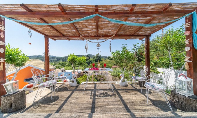 Peroulades Apartamento | Apartamento vacacional "Kohili Retreat" con vistas a la montaña, jardín compartido y Wi-Fi