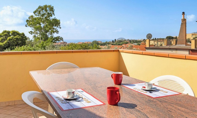 Ceriale Apartamento | Apartamento vacacional "La Casa di Lady" con vistas al mar, terraza y Wi-Fi