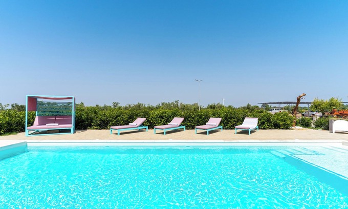 Galatone Apartamento | Apartamento vacacional "Le Scuderie 4" con piscina compartida, terraza compartida y Wi-Fi