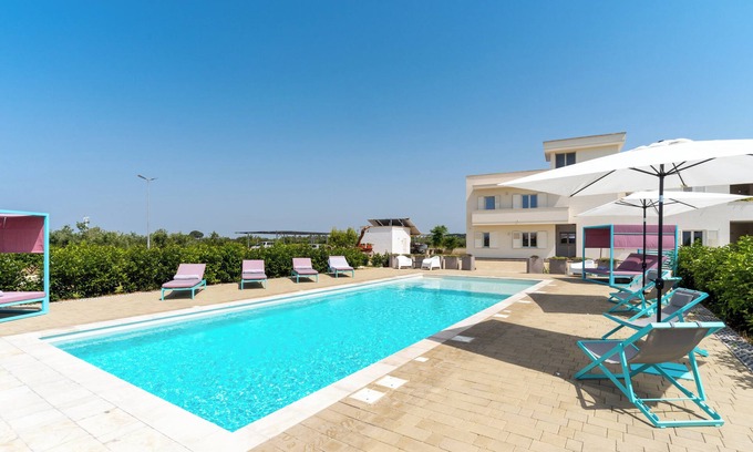 Galatone Apartamento | Apartamento vacacional "Le Scuderie 3" con piscina compartida, terraza compartida y Wi-Fi