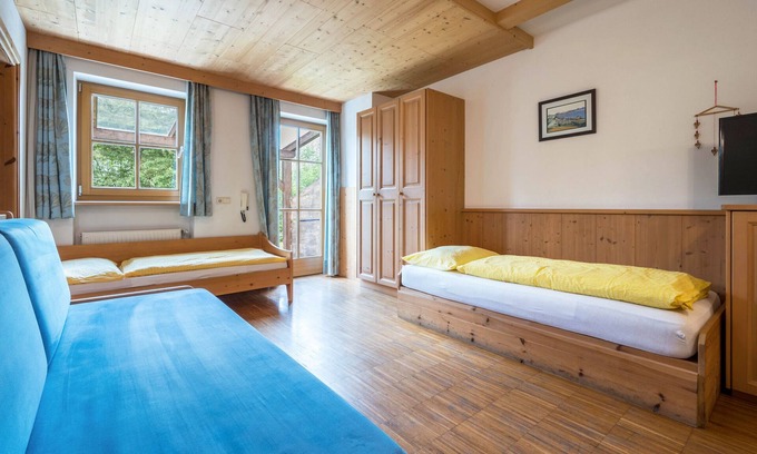 Vandoies Apartamento | Apartamento vacacional 'Lindenhof Apt 5' con jardín compartido y Wi-Fi