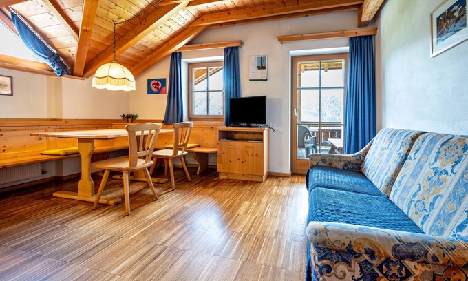 Vandoies Apartamento | Apartamento vacacional "Lindenhof Apt 1" con balcón y Wi-Fi