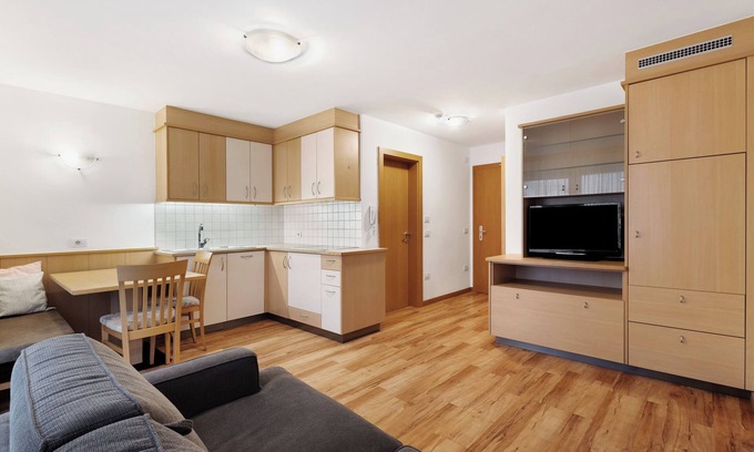 Naz Apartamento | Apartamento vacacional 'Linder 17' con vistas a la montaña, piscina comunitaria y Wi-Fi