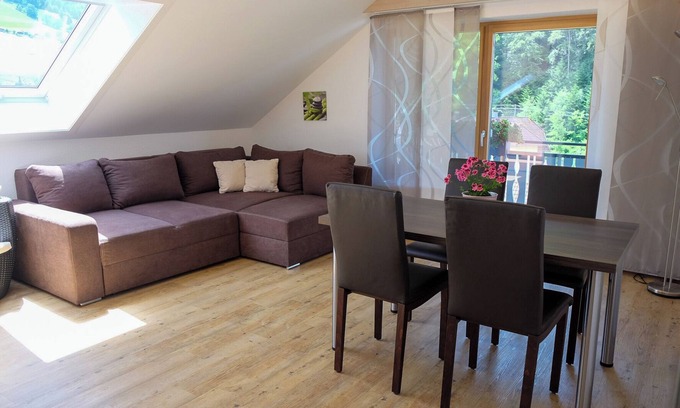 Untermunstertal Apartamento | Apartamento vacacional 'Mühlefelsen, Tipo B' con vistas a la montaña, balcón y Wi-Fi en Münstertal