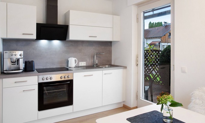 Mader Apartamento | Holiday Apartment "Mäder" with Mountain View, Private Terrace & Wi-Fi