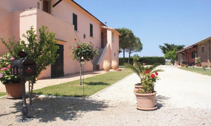 Orbetello Otro | Apartamento vacacional "Melissa" con Wi-Fi y jardín