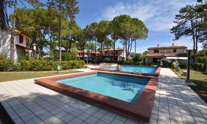 Bibione Lido dei Pini Apartamento | Apartamento vacacional Con terraza, barbacoa y jardín.