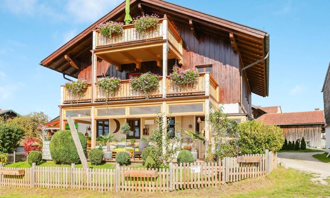 Hart Apartamento | Apartamento vacacional "Parzinger" cerca de Chiemsee con vistas a la montaña y balcón