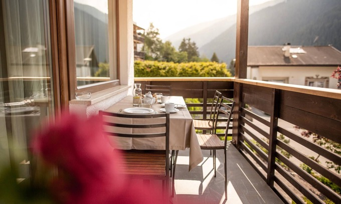 Santa Valburga Apartamento | Apartamento vacacional 'Pöder Gonnawand' con vistas a la montaña, balcón, jardín compartido y Wi-Fi
