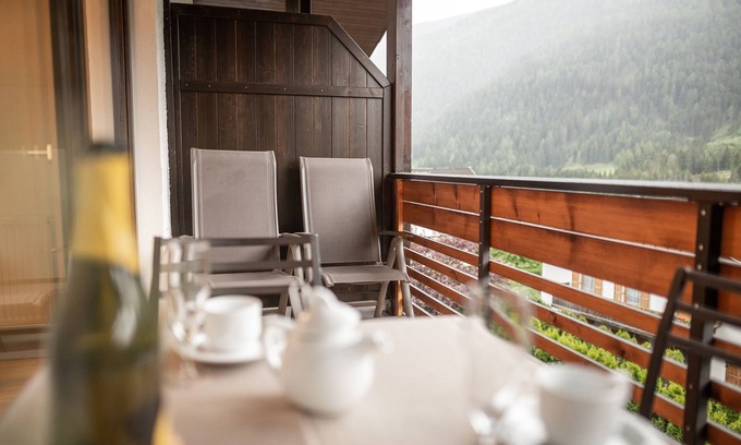 Santa Valburga Apartamento | Apartamento vacacional 'Pöder Karspitz' con vistas a la montaña, balcón, jardín compartido y Wi-Fi
