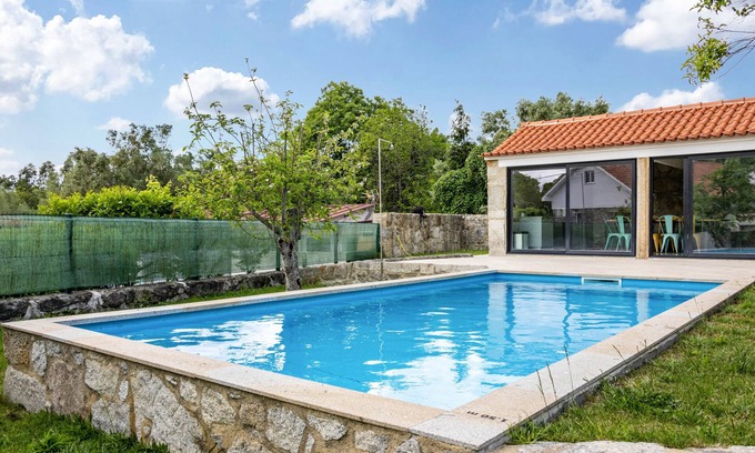 Cardielos Apartamento | Apartamento vacacional 'Casa do Mestre T2' con vistas a la montaña, piscina y Wi-Fi