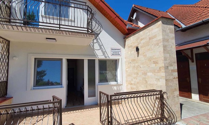 Zamardi Apartamento | Apartamento vacacional justo en el lago Balaton y en el paseo marítimo con vista al lago