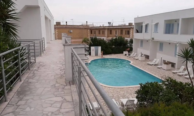 Marina di Ostuni Apartamento | Apartamento vacacional "Residencia Salento 7" con 2 balcones y aire acondicionado