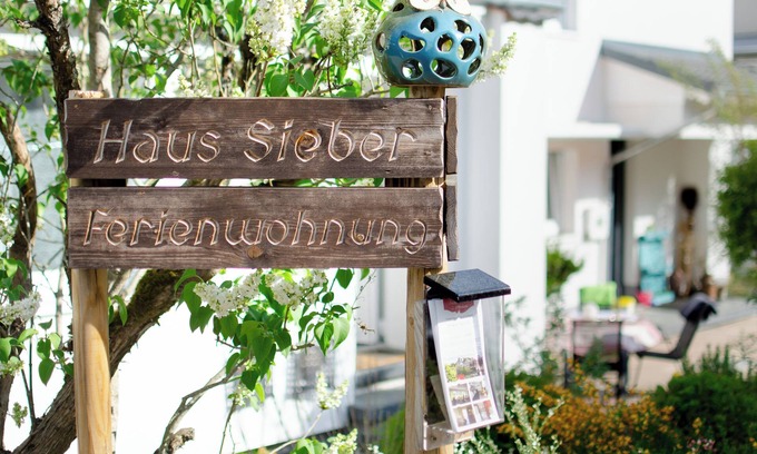 Schiltach Apartamento | Apartamento vacacional 'Sieber' con piscina comunitaria, terraza privada y Wi-Fi