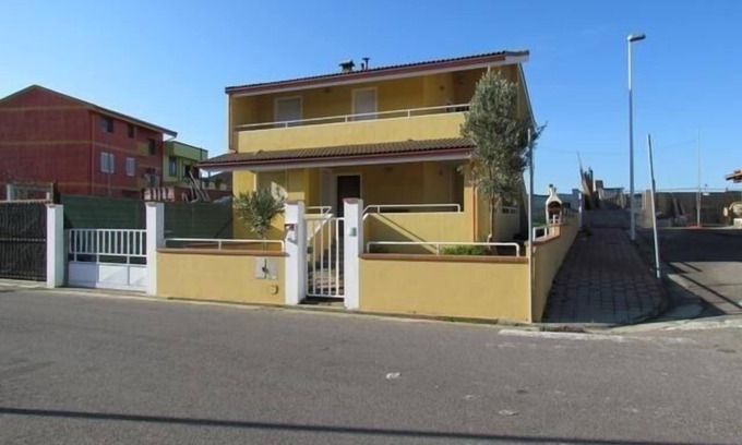 Soleminis Apartamento | Apartamento de vacaciones Soleminis para 1 - 8 personas con 4 dormitorios - Casa adosada