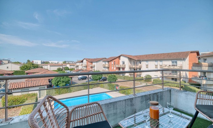 Saint - Martin - du - Touch Apartamento | Apartamento vacacional "Spacieux Proche Aéroport Et Airbus" con piscina climatizada y Wi-Fi