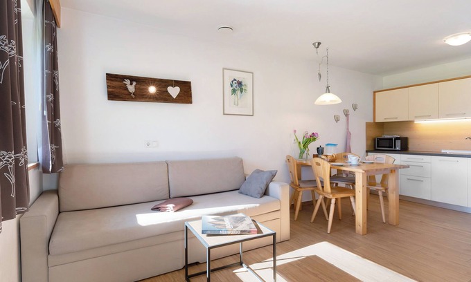 Issengo Apartamento | Apartamento vacacional "Stiflerhof Apt Enzian" con vistas a la montaña, jardín compartido y Wi-Fi