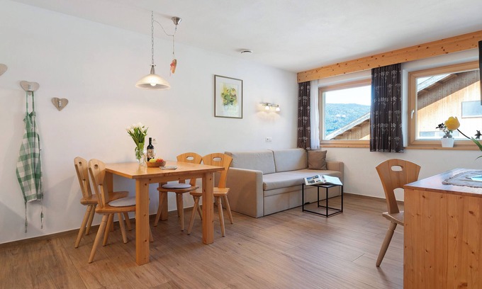 Issengo Apartamento | Apartamento vacacional "Stiflerhof Apt Arnika" con vistas a la montaña, balcón y Wi-Fi