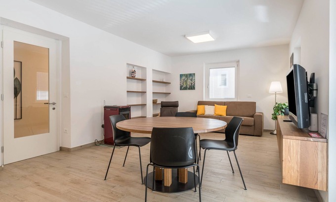 Nova Ponente Apartamento | Apartamento vacacional "Talhaus - Rita" con vistas a la montaña, jardín compartido y Wi-Fi