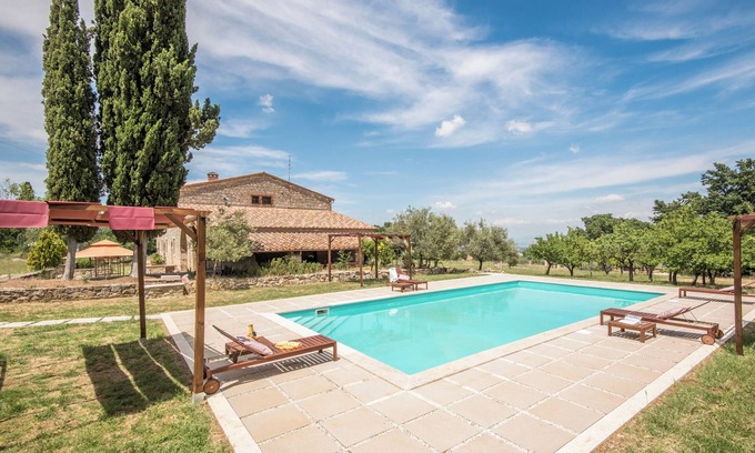 Sarteano Casa | Apartamento vacacional 'Tenuta Podere Montemelino' con vistas a la montaña, piscina y Wi-Fi