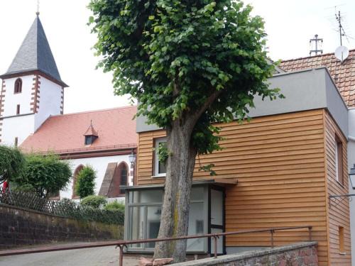 Dernbach Apartamento | Holiday apartment Uhu in the house on linden tree